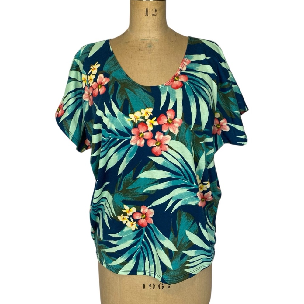 3/$30 Kim & Cami Tropical Short Sleeve Top Size L
